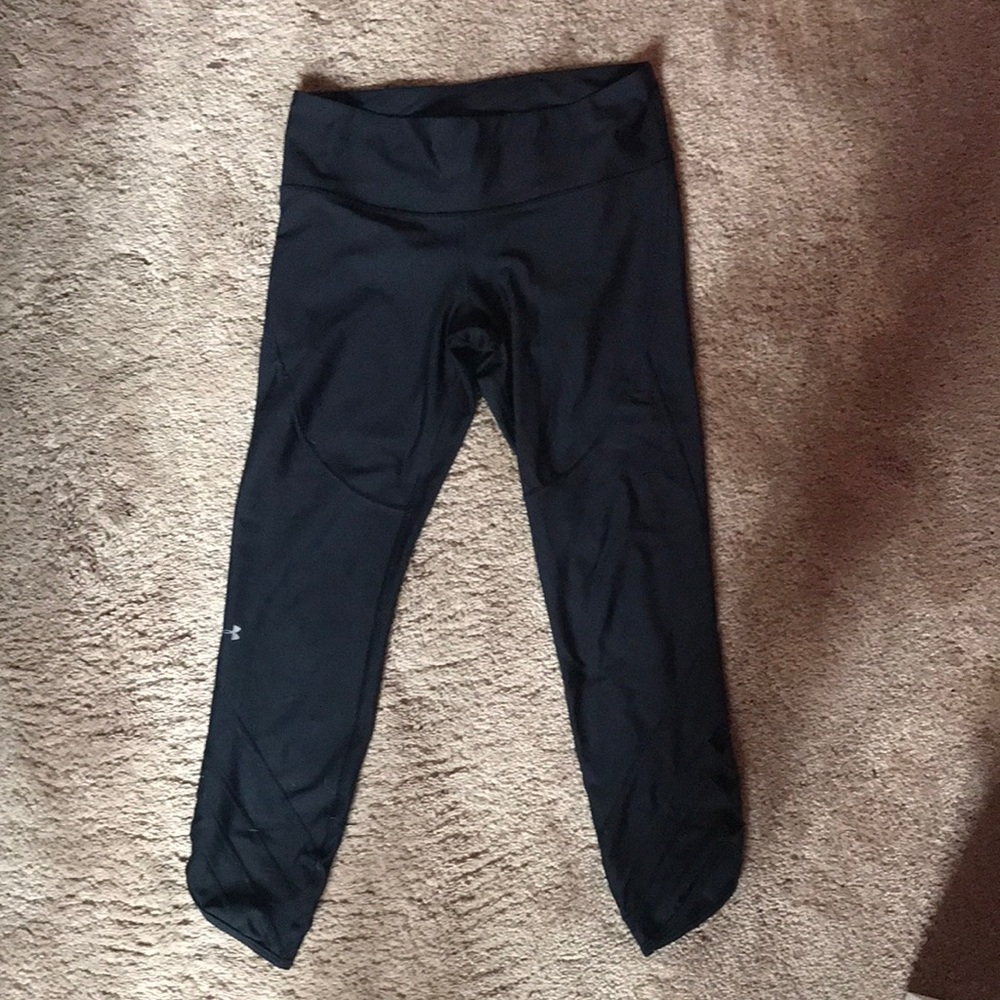 {EUC} Cropped Workout Leggings with Diamond Cutout